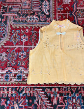 Load image into Gallery viewer, Cropped Sleeveless Madarin Blouse
